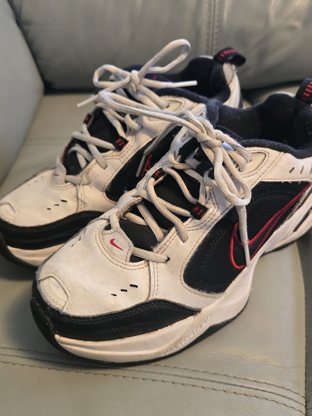 Nike Air Monarch IV Shoes Men's Size 7 White Black Varsity Red 415445-101